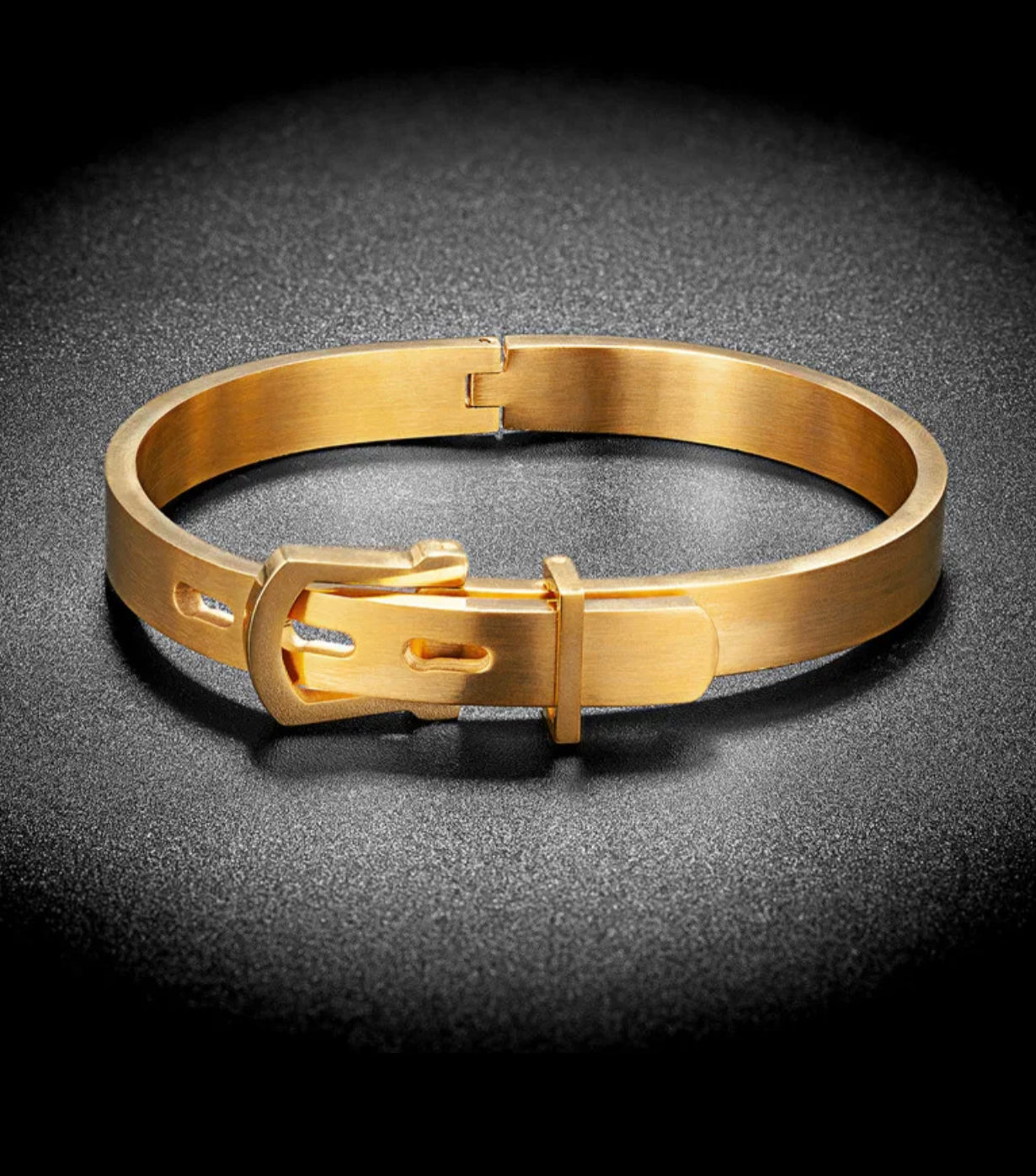 Buckle Up Bracelet Kiss Moissanite