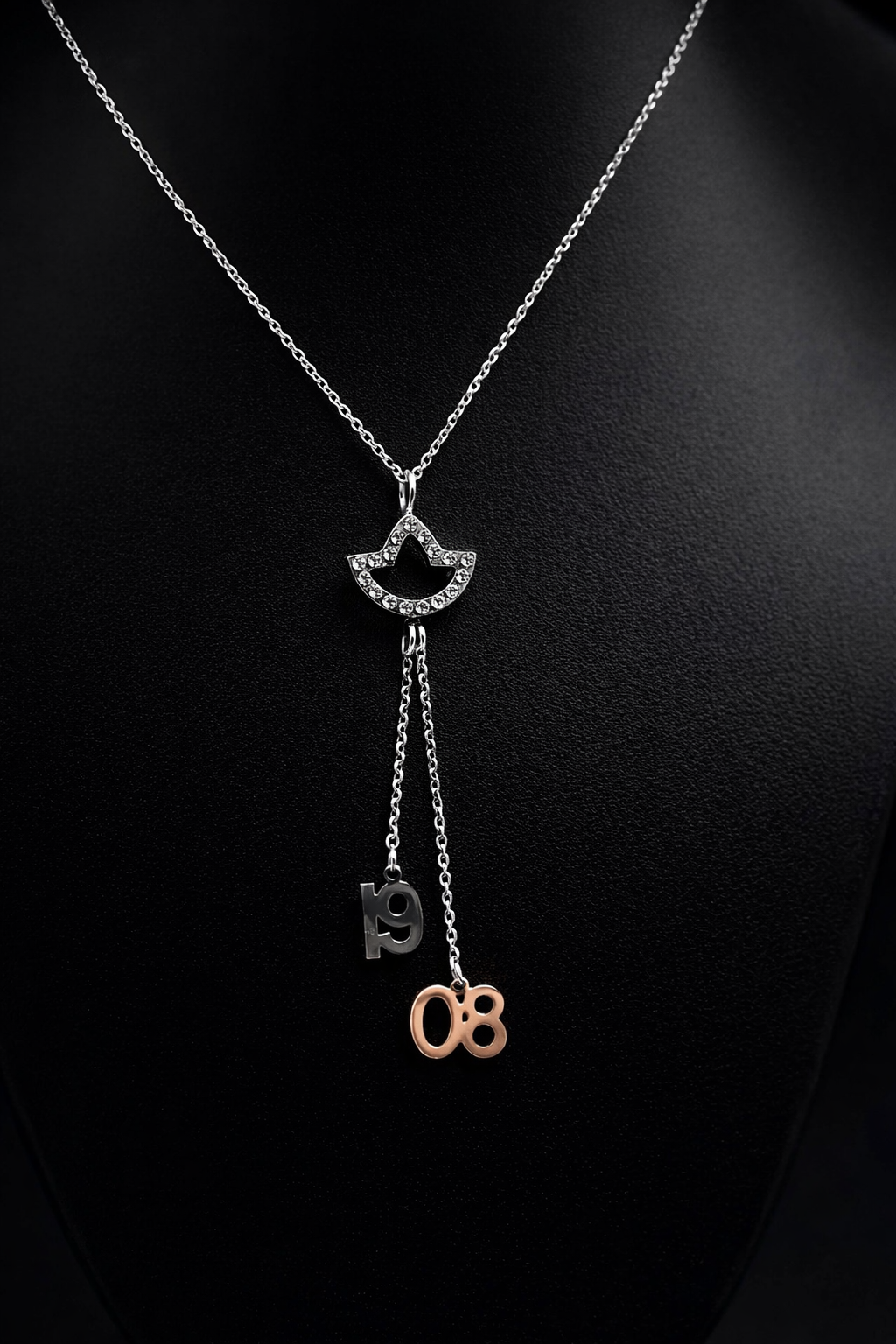 19 OH Eight Necklace