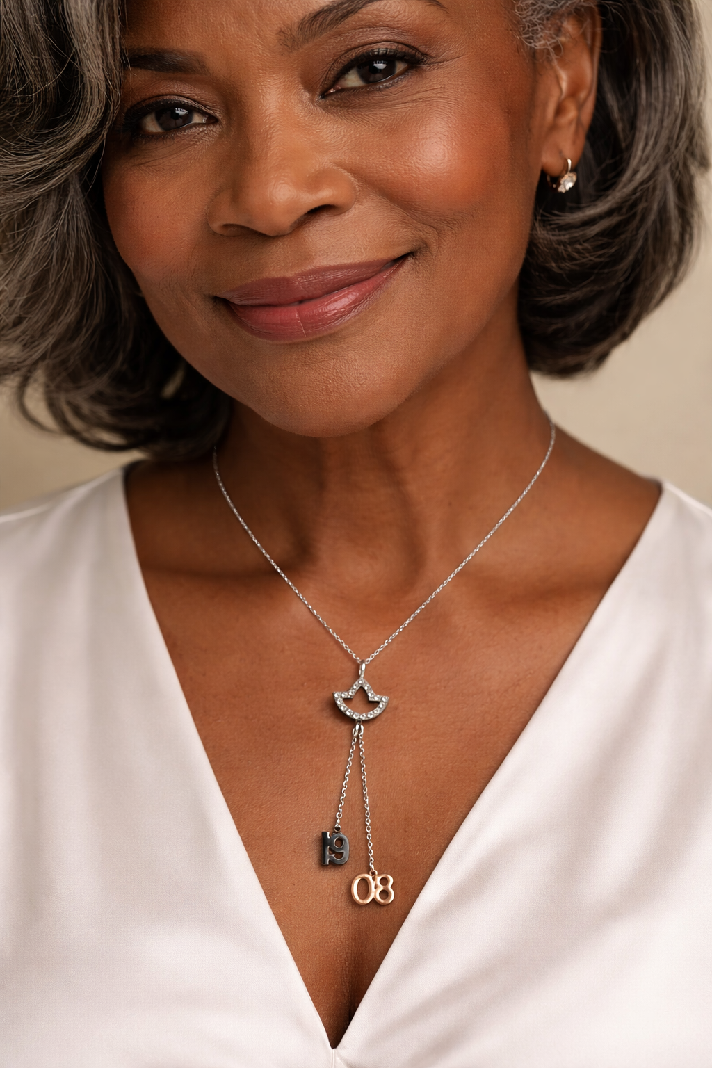 19 OH Eight Necklace