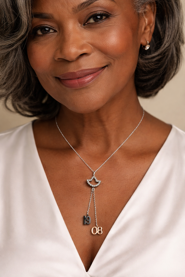 19 OH Eight Necklace